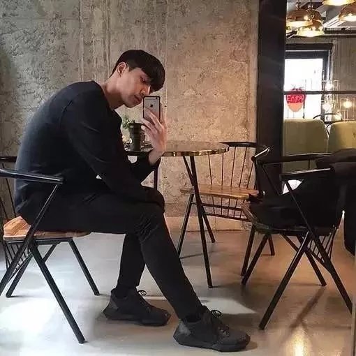 酷酷的不然小姐