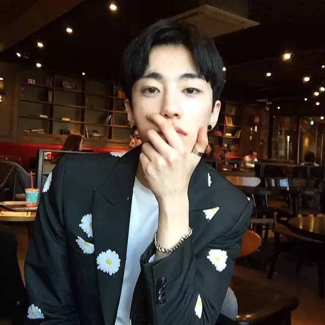 蜂须贺小六