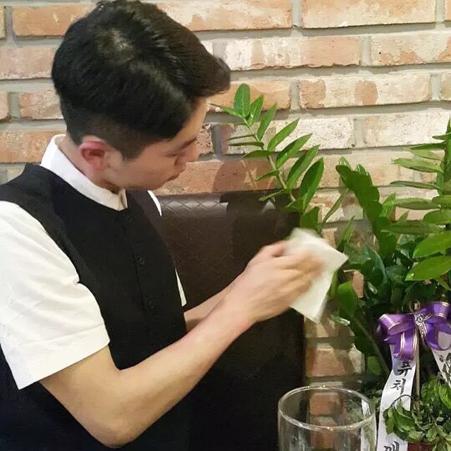 莫依非
